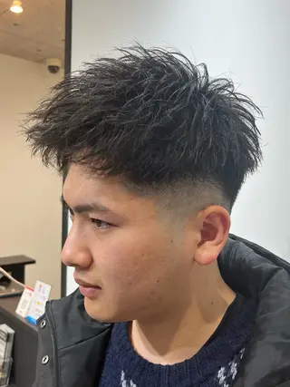 ショート パーマ メンズ 【店長】メンズ職人 短髪　ハイトーン🔥のヘアスタイル