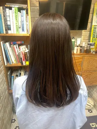 カラー eyesburg W/est所属・ショート 村上のヘアスタイル