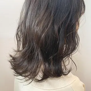 セミロング カラー 【Uneユヌ】菊地 春那のヘアスタイル