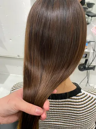 ロング パーマ カットモデル／オカダ サラのヘアスタイル