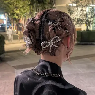 セミロング ヘアアレンジ 彩桜/艶カラー/小顔 に見せるカット✂のヘアスタイル