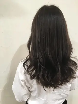 ロング カラー 乳井 悠香のヘアスタイル