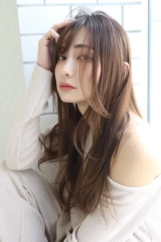 ロング カラー 髙木 優衣のヘアスタイル