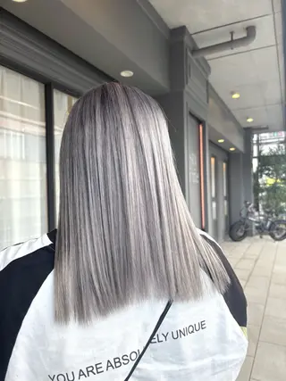 ミディアム カラー 栗林 茉那のヘアスタイル