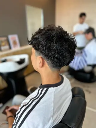 パーマ メンズ THEBARBER TEN所属・伊禮 海凪のヘアスタイル