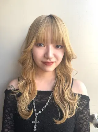 ロング カラー blau hair and care《ブラウ》所属・MARU.縮毛矯正 デザインカラーのヘアスタイル