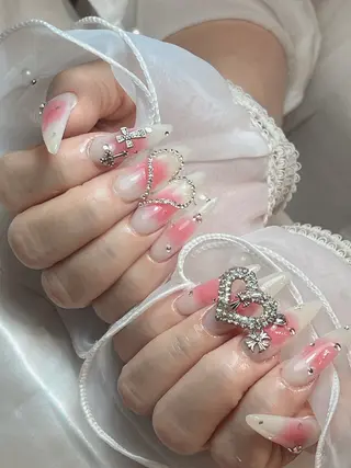 ネイル salon de Tiara 蓮のネイルデザイン