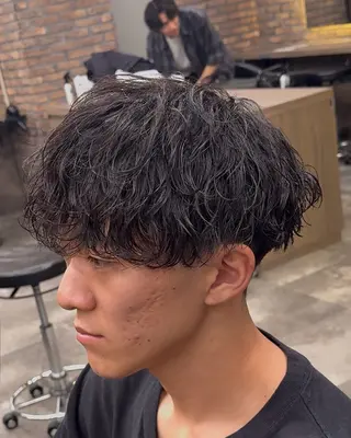 パーマ メンズ シャドウ/波巻き 朝崎倭斗のヘアスタイル