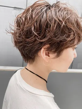 ショート atelier doux dimanche（アトリエ・ドゥー・ディマンシュ）所属・Fukamiレイヤー 透明感カラーのヘアスタイル