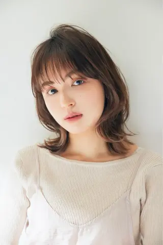 ミディアム 🎨インナーカラー が得意👍新垣⚜️のヘアスタイル