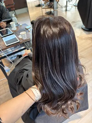 セミロング カラー 穂積 未優のヘアスタイル