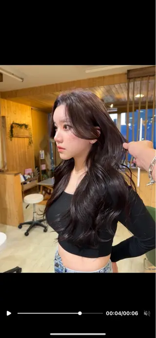 ロング 韓国レイヤー外国人風 透明感カラー髪質改善のヘアスタイル