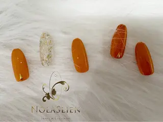 ミディアム ノーラスリエン AYAのネイルデザイン