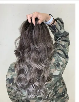 ミディアム カラーリスト菅澤 岳のヘアスタイル