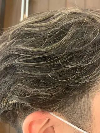 カラー メンズ 星野 真壱のヘアスタイル