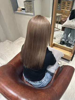 ロング ブリーチで叶える透明 感カラーTakeruのヘアスタイル