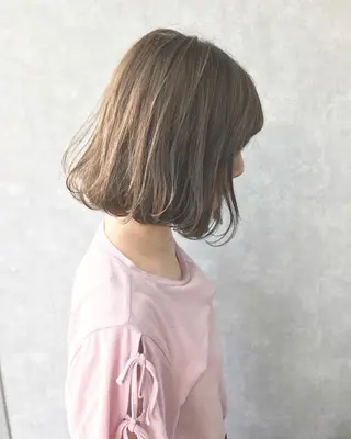 ミディアム カラー TOMOYAレイヤー ブリーチ縮毛矯正のヘアスタイル