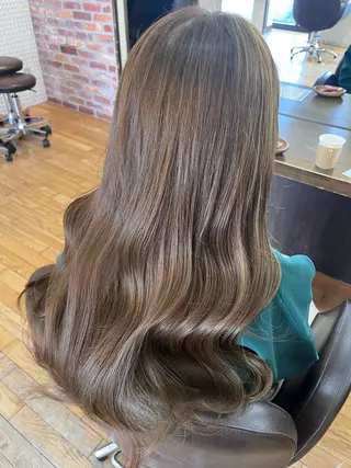 ロング カラー 透明感美肌カラー/ 岡田澪香のヘアスタイル