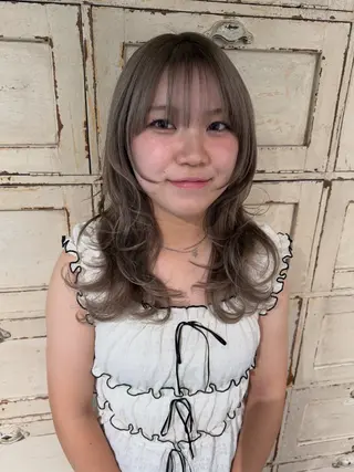 セミロング カラー RorriM natsuのヘアスタイル