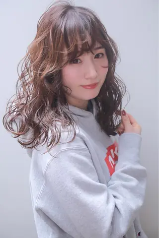 セミロング カラー 伊藤 裕貴のヘアスタイル