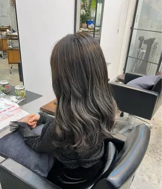 ロング カラー 吉川 陽菜のヘアスタイル