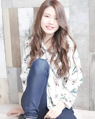 ロング カラー Aile所属・酸性ストレート／カラ ー/山下高明のヘアスタイル