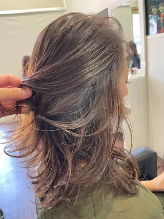 セミロング SHINYA シンヤヘアーズのヘアスタイル