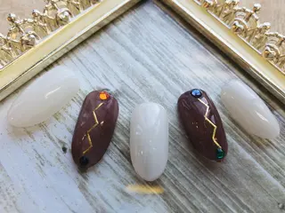 ネイル 【尾下】 ロイヤル•セラピストのネイルデザイン