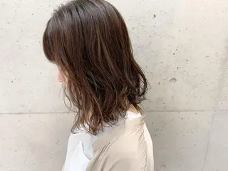 ミディアム カラー EMANON天神所属・Hitomi Ezakiのヘアスタイル