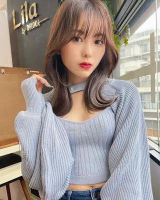 ミディアム レイヤーカット、 大人可愛い　中村美羅のヘアスタイル