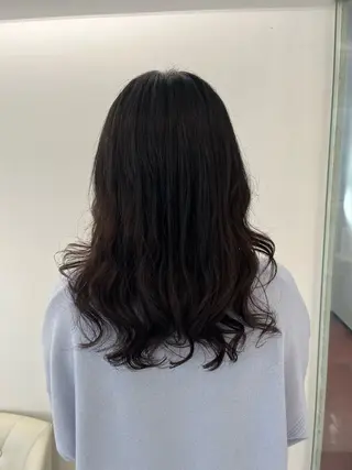 セミロング コテ巻き風パーマ 藤澤　知彌のヘアスタイル