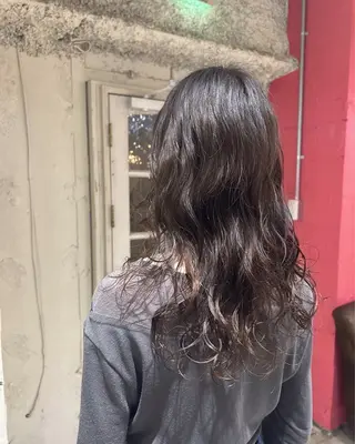 セミロング パーマ ☁️透明感カラー☁️ Reikaのヘアスタイル