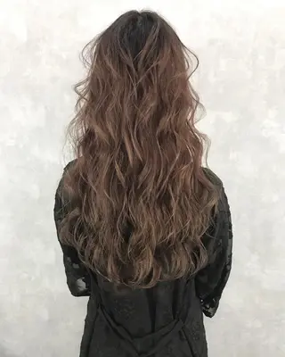ロング カラー TOMOYAレイヤー ブリーチ縮毛矯正のヘアスタイル