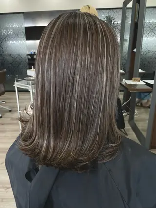 セミロング カラー 德本 奈名美のヘアスタイル