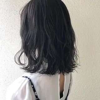 ミディアム カラー 丸岡 美穂のヘアスタイル