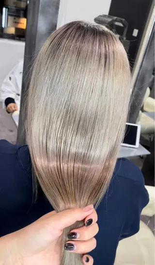 ロング カラー Merlyosaka所属・Merlyosaka 早川未来のヘアスタイル