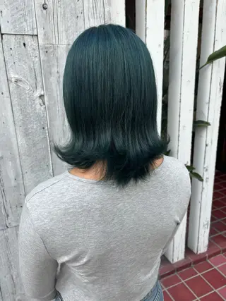 セミロング ブリーチ予約率90% 以上✨森山陽向のヘアスタイル