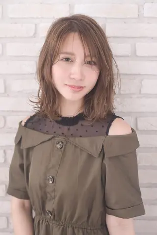 ミディアム KAMIGAMI所属・KAMIGAMI SAKAEのヘアスタイル