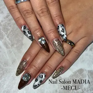 ネイル MADIA藤沢所属・MADIA MEGUのネイルデザイン