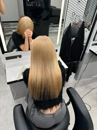 ロング ZYNX所属・MAHIRO/複雑 履歴/ハイトーンのヘアスタイル