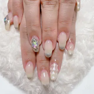 ネイル The Best Beauty受付担当のヘアスタイル