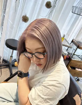 ショート カラー グレージュ× ボブ× ハイトーン　前田隆太のヘアスタイル