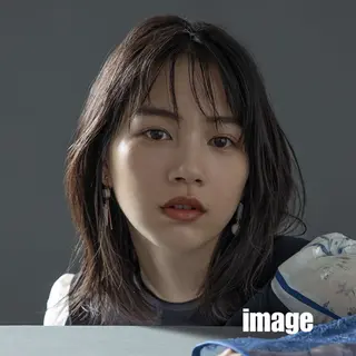 ミディアム 岸本 理希のヘアスタイル