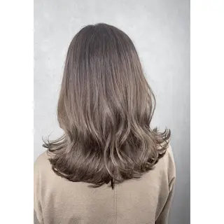 セミロング _White所属・ＳＨＩ ＺＵのヘアスタイル