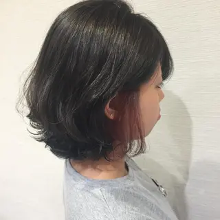 カラー 赤阪 優奈のヘアスタイル