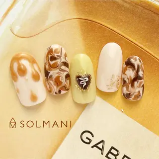 ネイル SOLMANI 予約担当のネイルデザイン