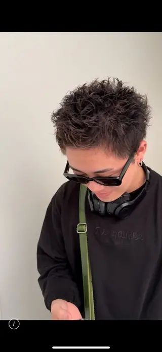 メンズ タツキ／レイヤー／ パーマ／艶カラーのヘアスタイル