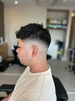 ショート パーマ メンズ THEBARBER TEN所属・伊禮 海凪のヘアスタイル
