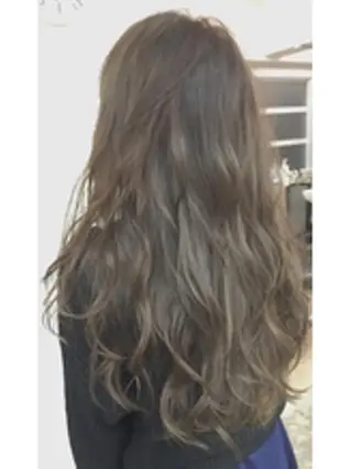 ロング ココバイファニック 関内のヘアスタイル