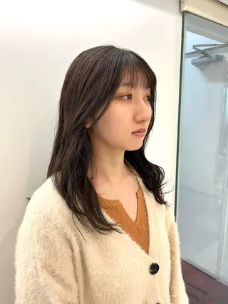 セミロング コテ巻き風パーマ 藤澤　知彌のヘアスタイル